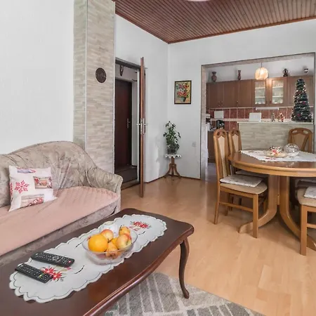 Holiday home 3 Bedroom In Crni Lug