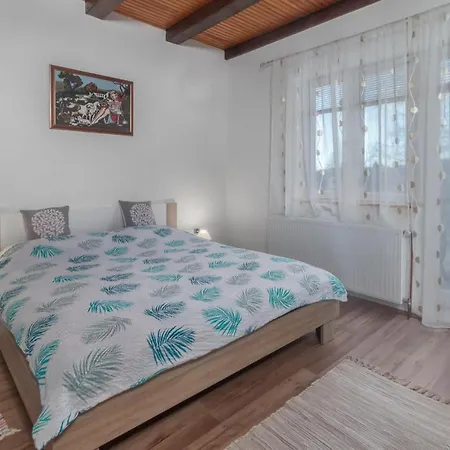 3 Bedroom In Holiday home